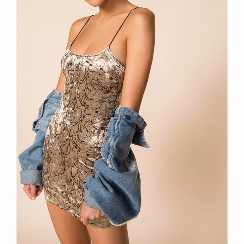 Superdown velvet mini dress 🐍💛